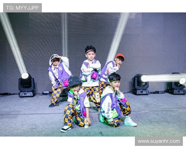 全国街舞大赛点评成都街舞队灵活性表现引人瞩目展现独特风格与实力